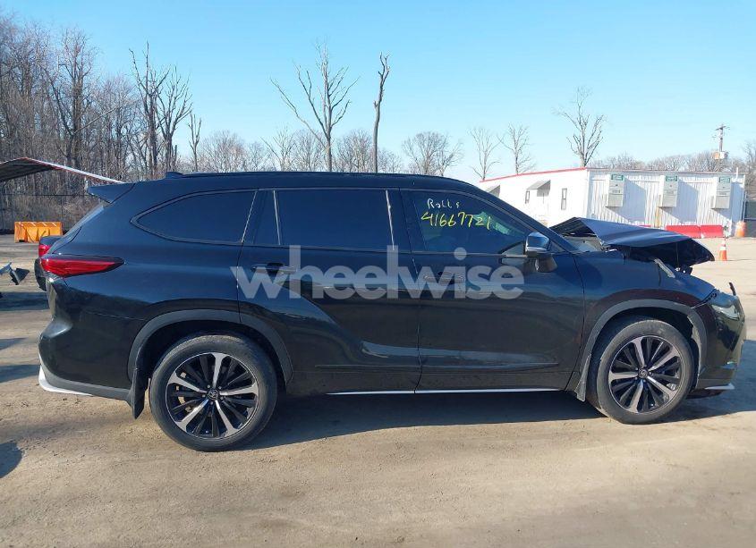 Photo 13 of 2022 Toyota Highlander XSE (VIN 5TDJZRBH5NS207358)