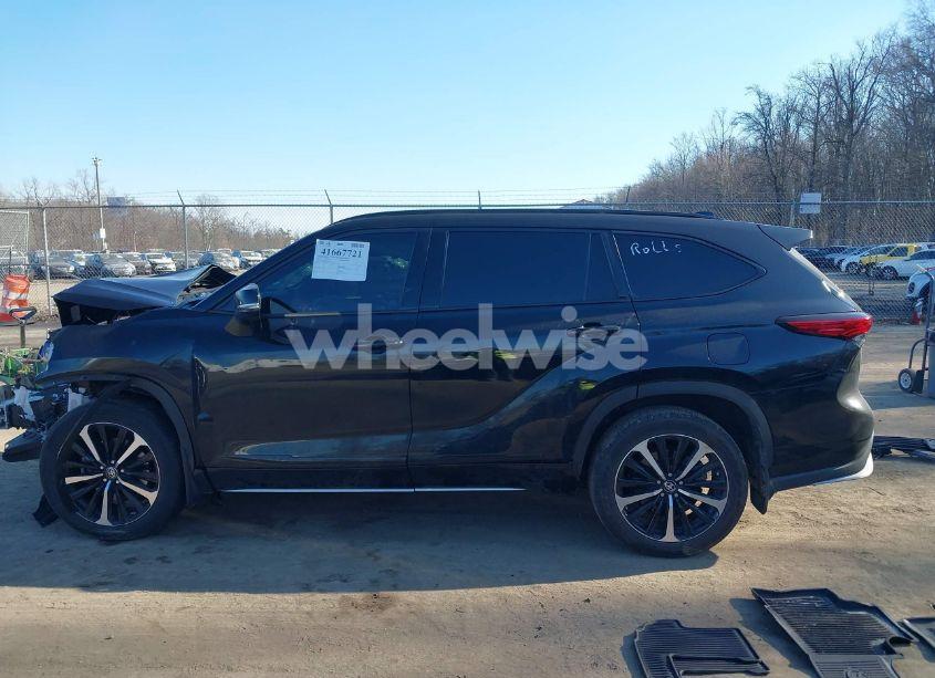 Photo 14 of 2022 Toyota Highlander XSE (VIN 5TDJZRBH5NS207358)