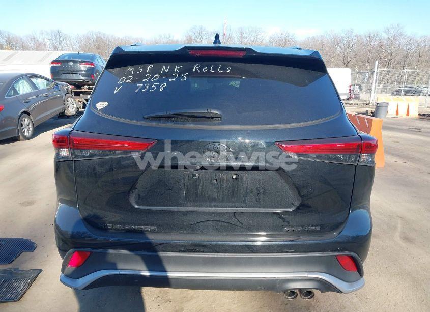 Photo 16 of 2022 Toyota Highlander XSE (VIN 5TDJZRBH5NS207358)
