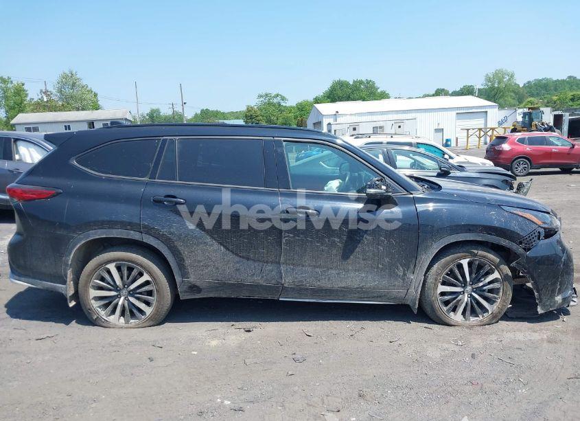 Photo 13 of 2022 Toyota Highlander XSE (VIN 5TDJZRBH7NS188344)
