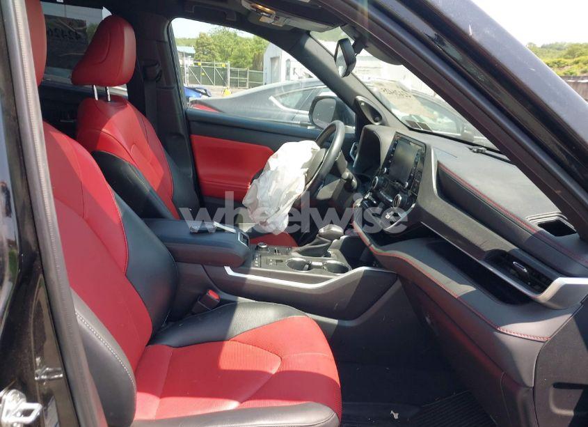 Photo 5 of 2022 Toyota Highlander XSE (VIN 5TDJZRBH7NS188344)