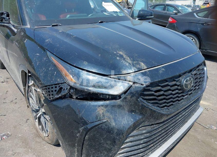 Photo 6 of 2022 Toyota Highlander XSE (VIN 5TDJZRBH7NS188344)