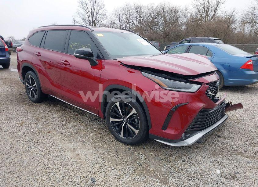 2022 Toyota Highlander XSE (VIN 5TDJZRBH7NS204901) main photo