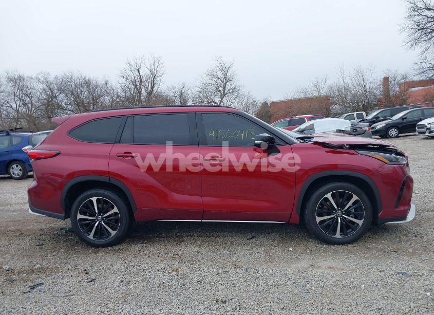 Photo 14 of 2022 Toyota Highlander XSE (VIN 5TDJZRBH7NS204901)