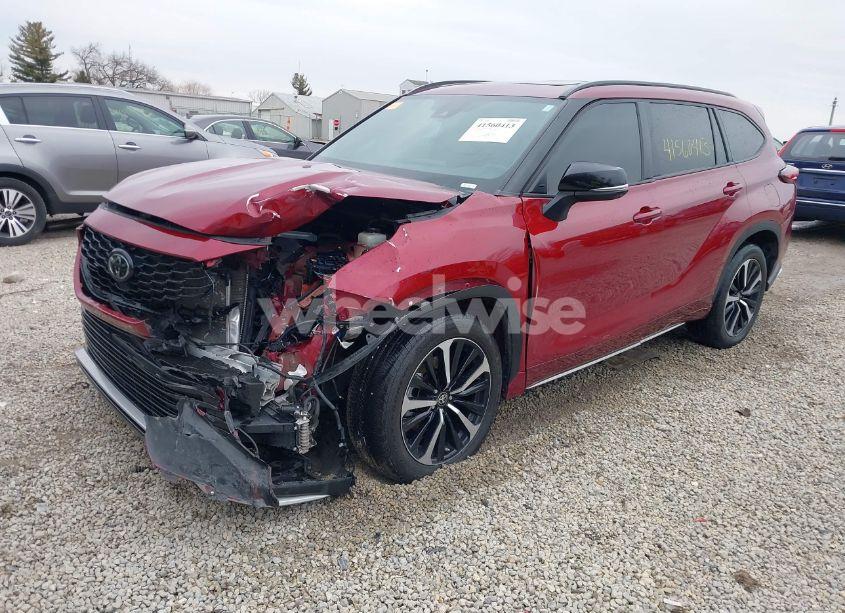 Photo 2 of 2022 Toyota Highlander XSE (VIN 5TDJZRBH7NS204901)