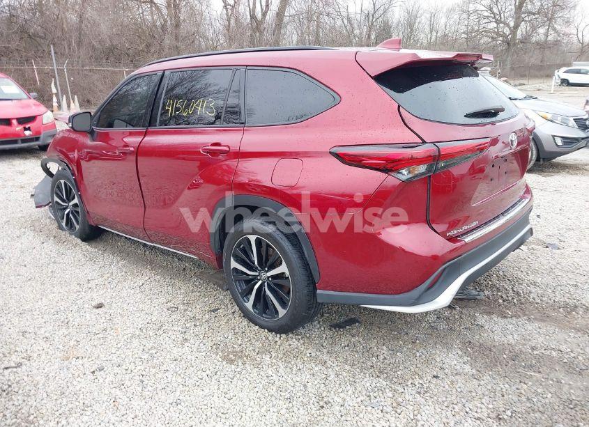 Photo 3 of 2022 Toyota Highlander XSE (VIN 5TDJZRBH7NS204901)