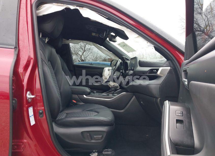 Photo 5 of 2022 Toyota Highlander XSE (VIN 5TDJZRBH7NS204901)