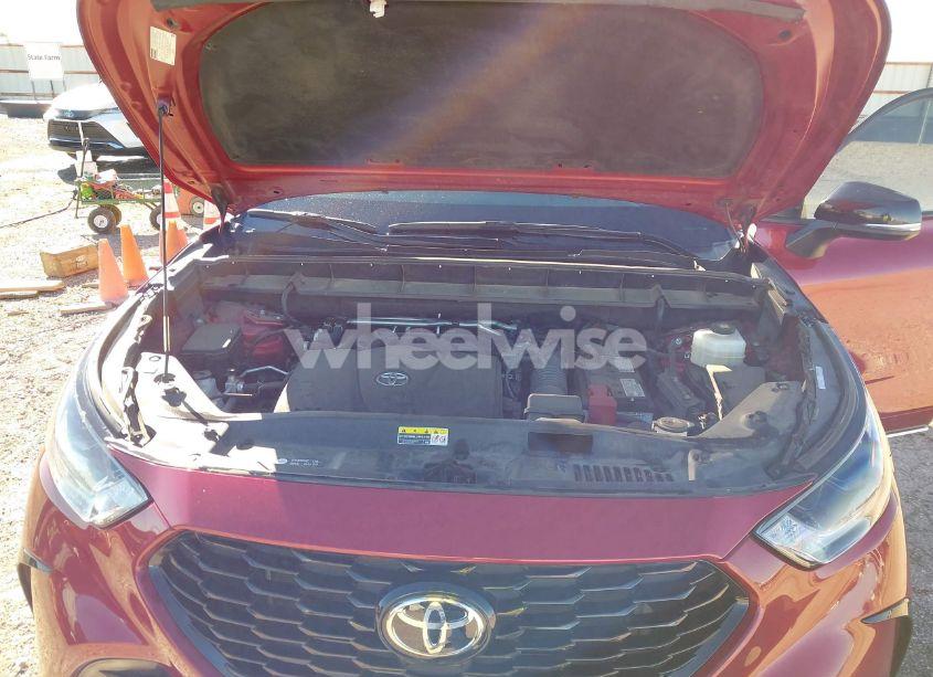 Photo 10 of 2022 Toyota Highlander XSE (VIN 5TDJZRBH8NS173108)