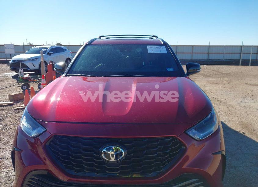 Photo 6 of 2022 Toyota Highlander XSE (VIN 5TDJZRBH8NS173108)