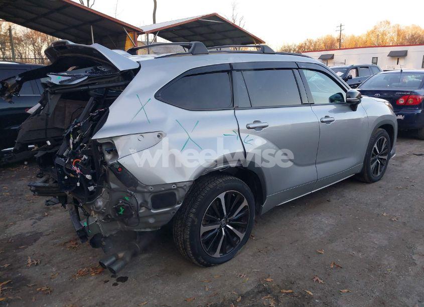 Photo 4 of 2022 Toyota Highlander XSE (VIN 5TDJZRBHXNS186460)