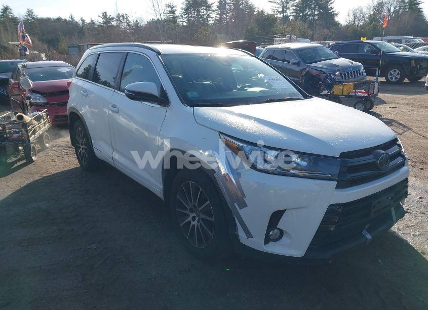 2017 Toyota Highlander SE (VIN 5TDJZRFH0HS380851) main photo