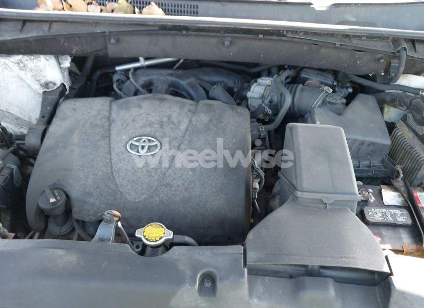 Photo 10 of 2017 Toyota Highlander SE (VIN 5TDJZRFH0HS380851)