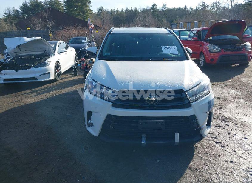 Photo 12 of 2017 Toyota Highlander SE (VIN 5TDJZRFH0HS380851)