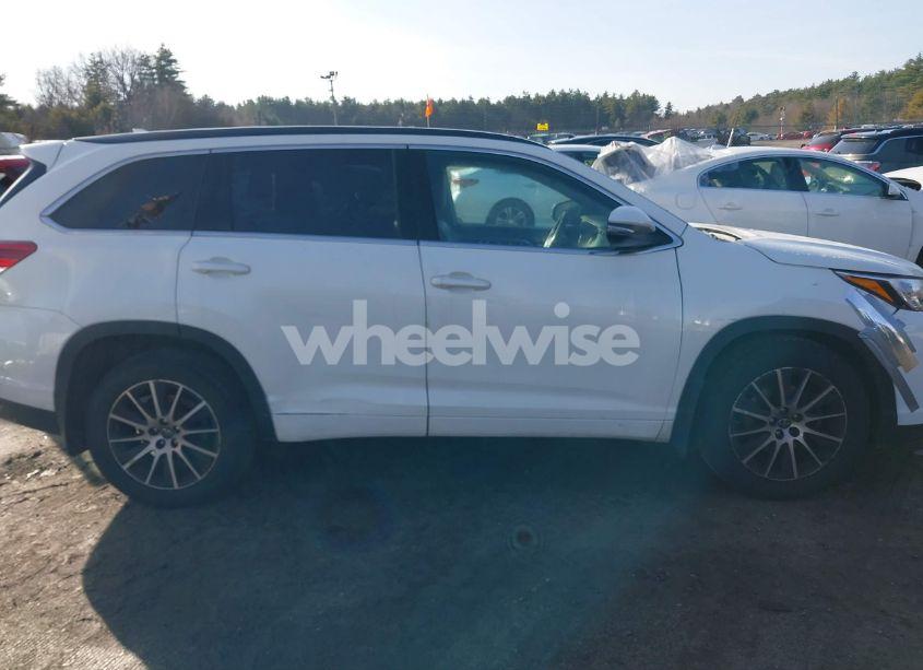 Photo 13 of 2017 Toyota Highlander SE (VIN 5TDJZRFH0HS380851)