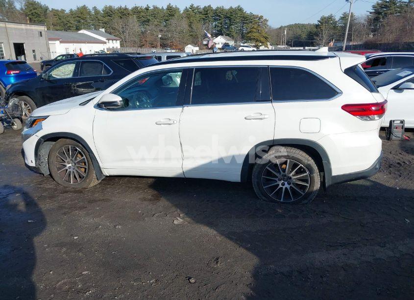 Photo 14 of 2017 Toyota Highlander SE (VIN 5TDJZRFH0HS380851)