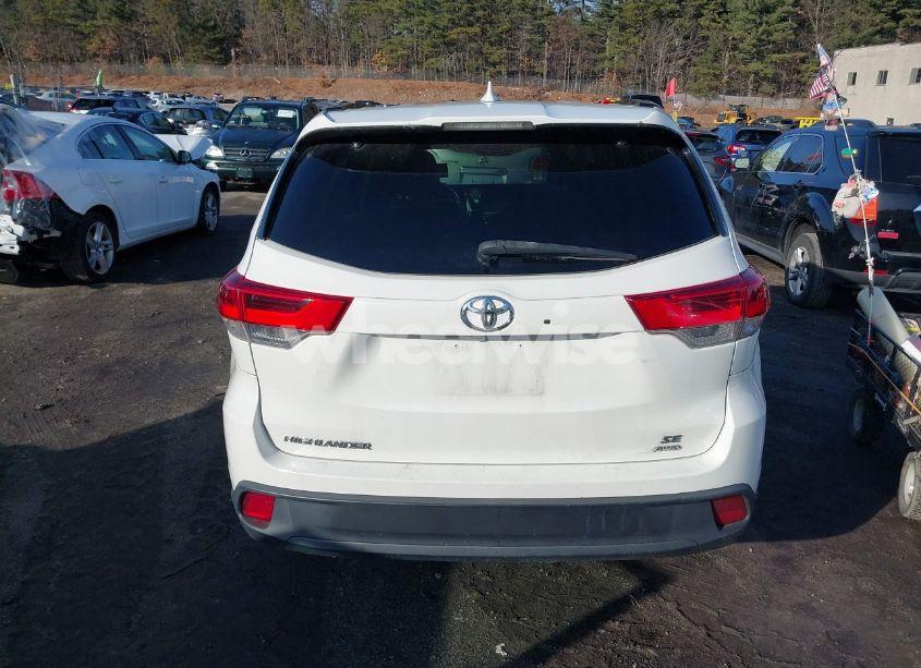 Photo 16 of 2017 Toyota Highlander SE (VIN 5TDJZRFH0HS380851)