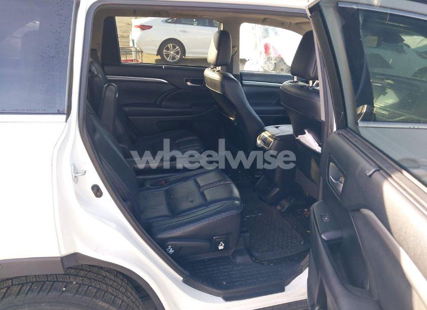 Photo 8 of 2017 Toyota Highlander SE (VIN 5TDJZRFH0HS380851)