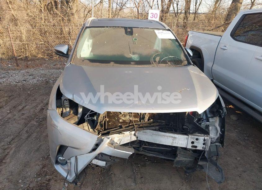 Photo 12 of 2017 Toyota Highlander XLE (VIN 5TDJZRFH0HS382194)