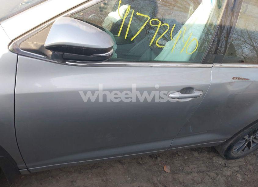 Photo 14 of 2017 Toyota Highlander XLE (VIN 5TDJZRFH0HS382194)