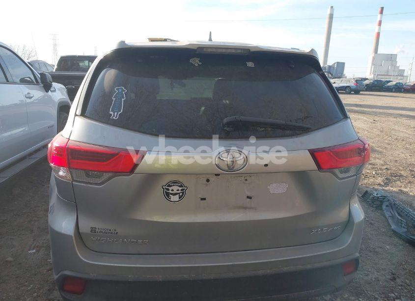 Photo 16 of 2017 Toyota Highlander XLE (VIN 5TDJZRFH0HS382194)