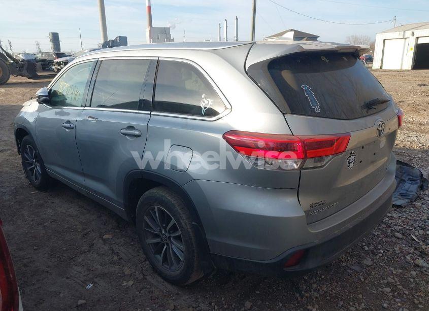 Photo 3 of 2017 Toyota Highlander XLE (VIN 5TDJZRFH0HS382194)