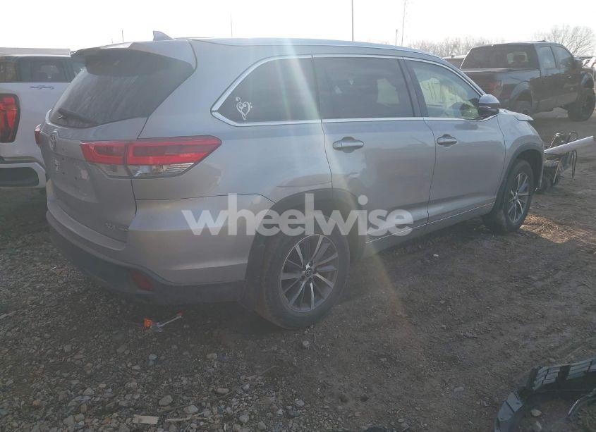 Photo 4 of 2017 Toyota Highlander XLE (VIN 5TDJZRFH0HS382194)