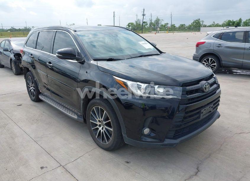 2017 Toyota Highlander SE (VIN 5TDJZRFH0HS420409) main photo