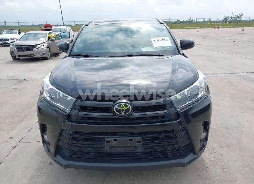 Photo 12 of 2017 Toyota Highlander SE (VIN 5TDJZRFH0HS420409)