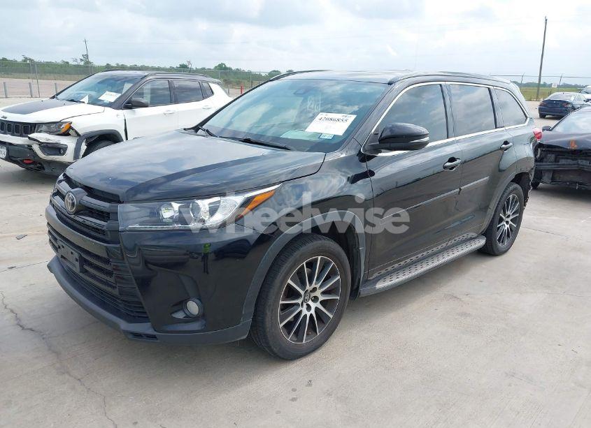 Photo 2 of 2017 Toyota Highlander SE (VIN 5TDJZRFH0HS420409)