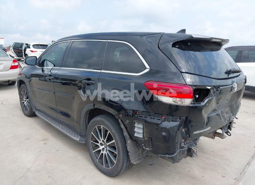 Photo 3 of 2017 Toyota Highlander SE (VIN 5TDJZRFH0HS420409)