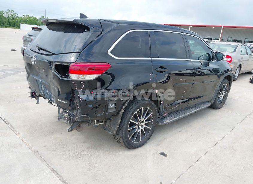Photo 4 of 2017 Toyota Highlander SE (VIN 5TDJZRFH0HS420409)