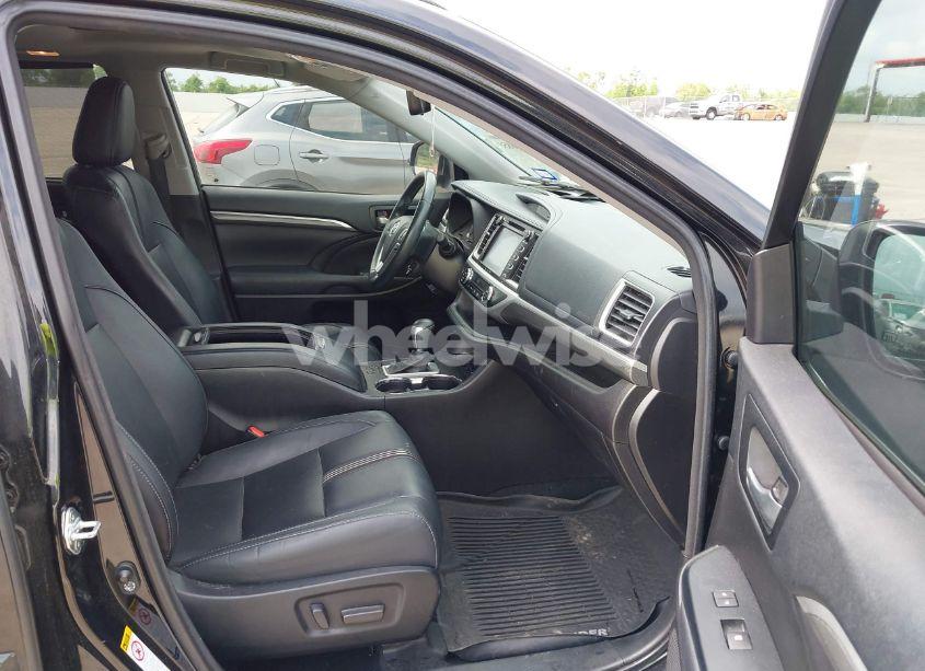 Photo 5 of 2017 Toyota Highlander SE (VIN 5TDJZRFH0HS420409)