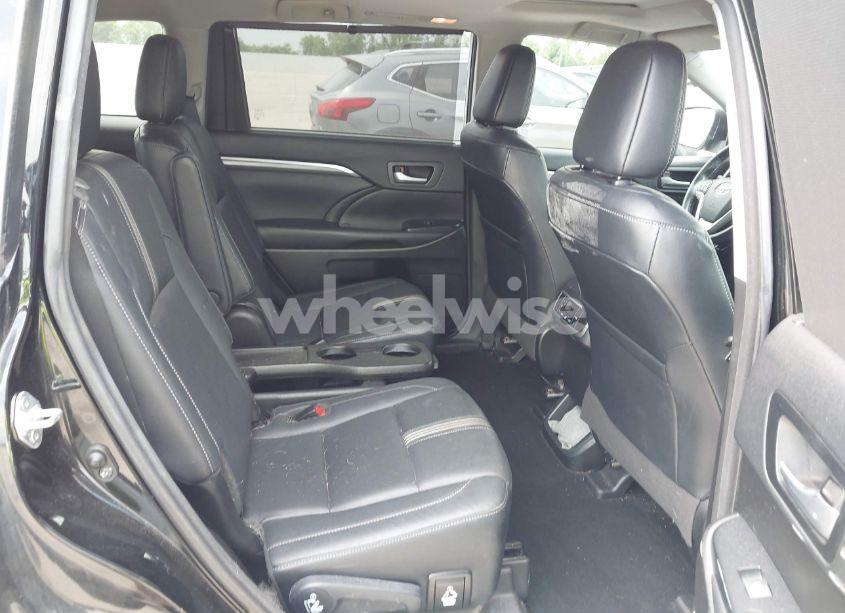 Photo 8 of 2017 Toyota Highlander SE (VIN 5TDJZRFH0HS420409)