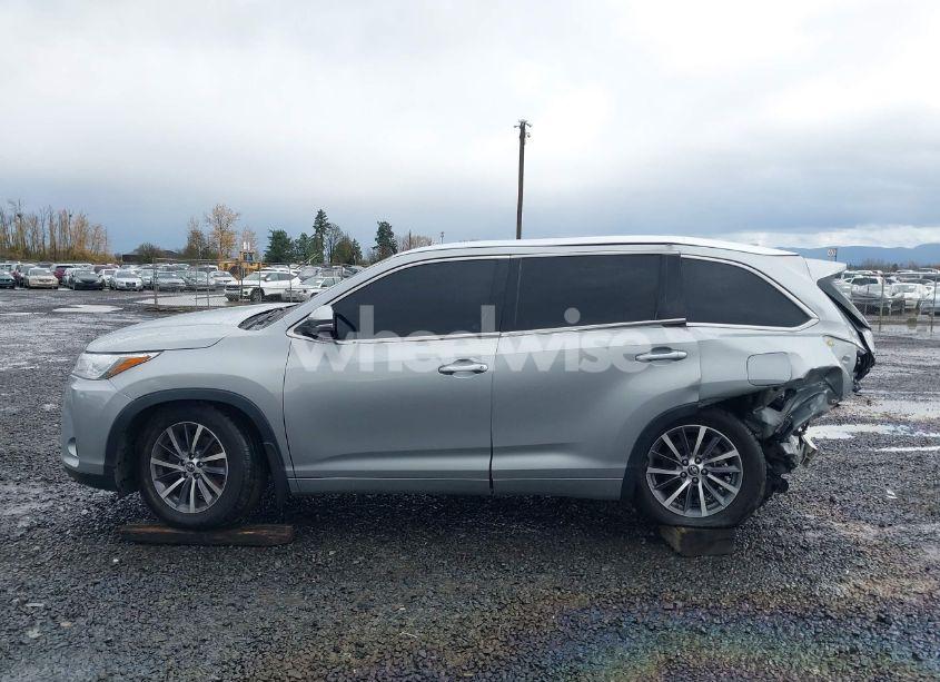 Photo 15 of 2017 Toyota Highlander XLE (VIN 5TDJZRFH0HS432463)