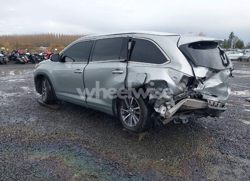 Photo 3 of 2017 Toyota Highlander XLE (VIN 5TDJZRFH0HS432463)