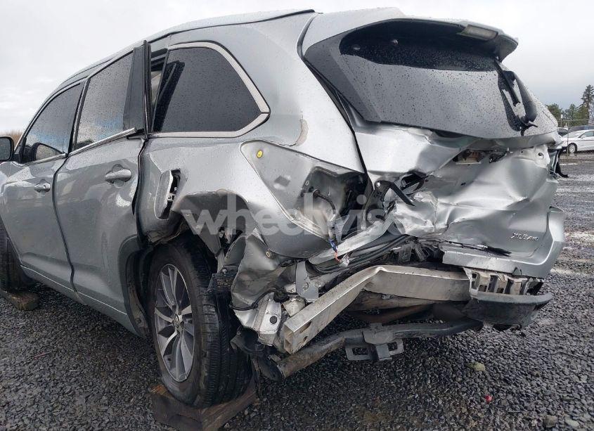 Photo 6 of 2017 Toyota Highlander XLE (VIN 5TDJZRFH0HS432463)