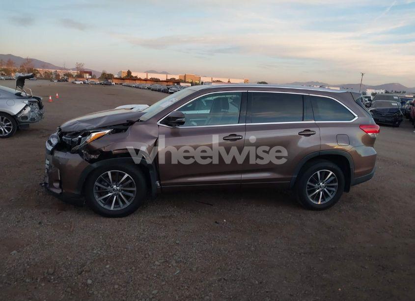 Photo 14 of 2017 Toyota Highlander XLE (VIN 5TDJZRFH0HS447562)