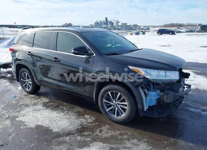 2018 Toyota Highlander XLE (VIN 5TDJZRFH0JS827314) main photo