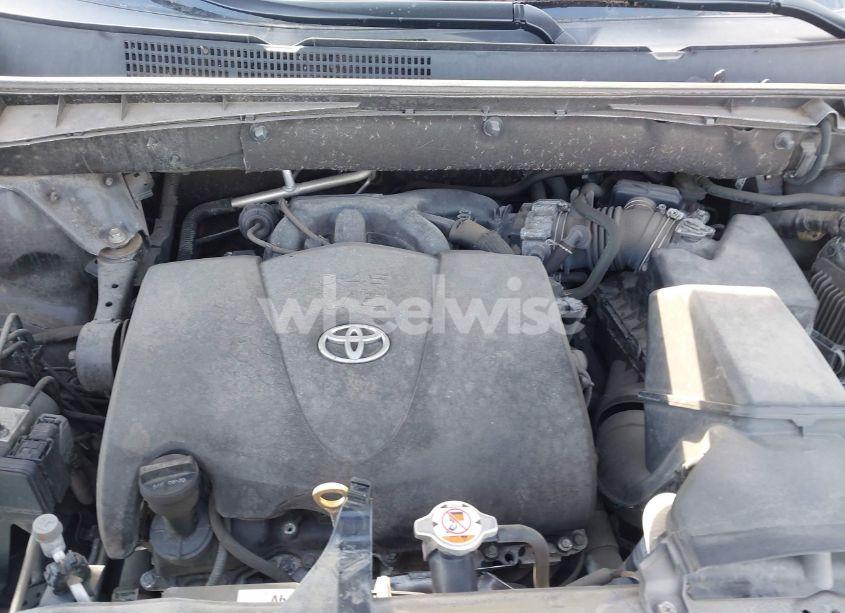 Photo 10 of 2018 Toyota Highlander XLE (VIN 5TDJZRFH0JS827314)
