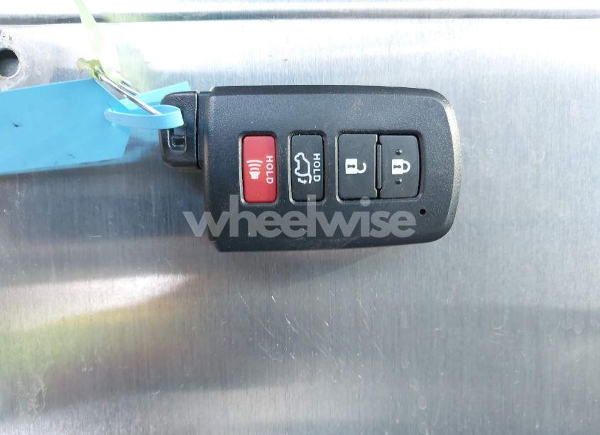 Photo 11 of 2018 Toyota Highlander XLE (VIN 5TDJZRFH0JS827314)