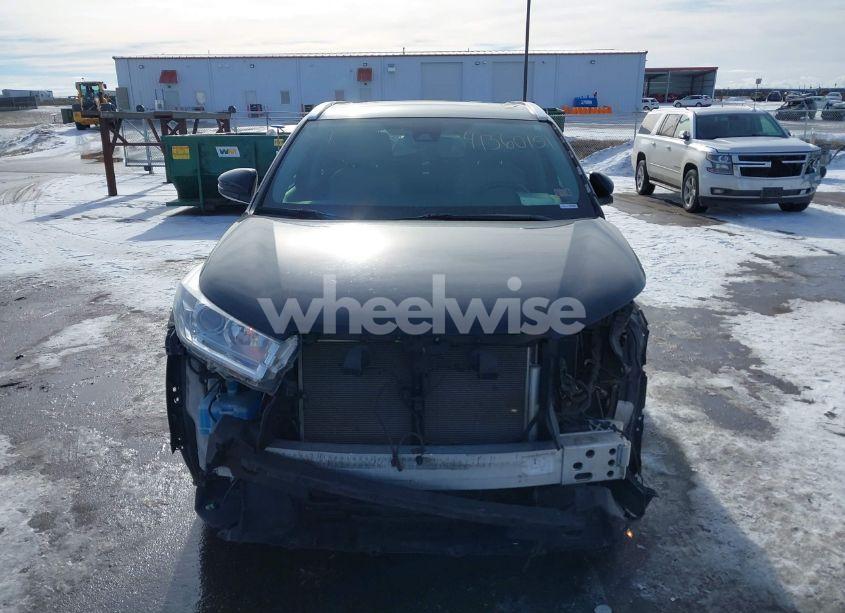 Photo 13 of 2018 Toyota Highlander XLE (VIN 5TDJZRFH0JS827314)