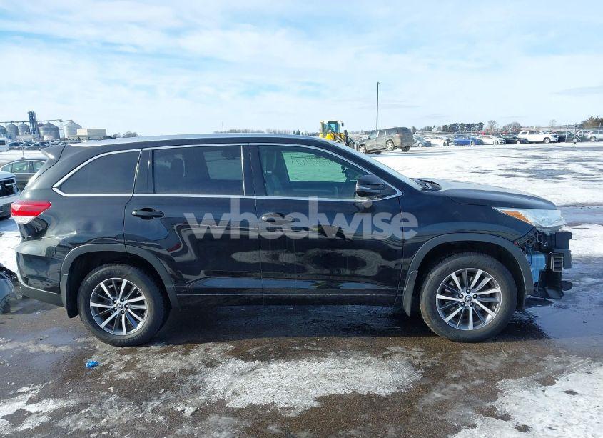 Photo 14 of 2018 Toyota Highlander XLE (VIN 5TDJZRFH0JS827314)