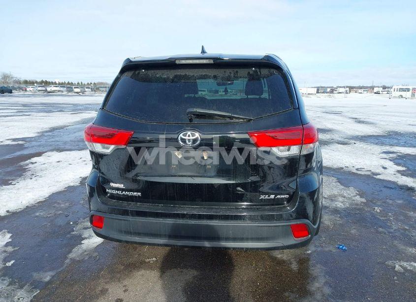 Photo 17 of 2018 Toyota Highlander XLE (VIN 5TDJZRFH0JS827314)