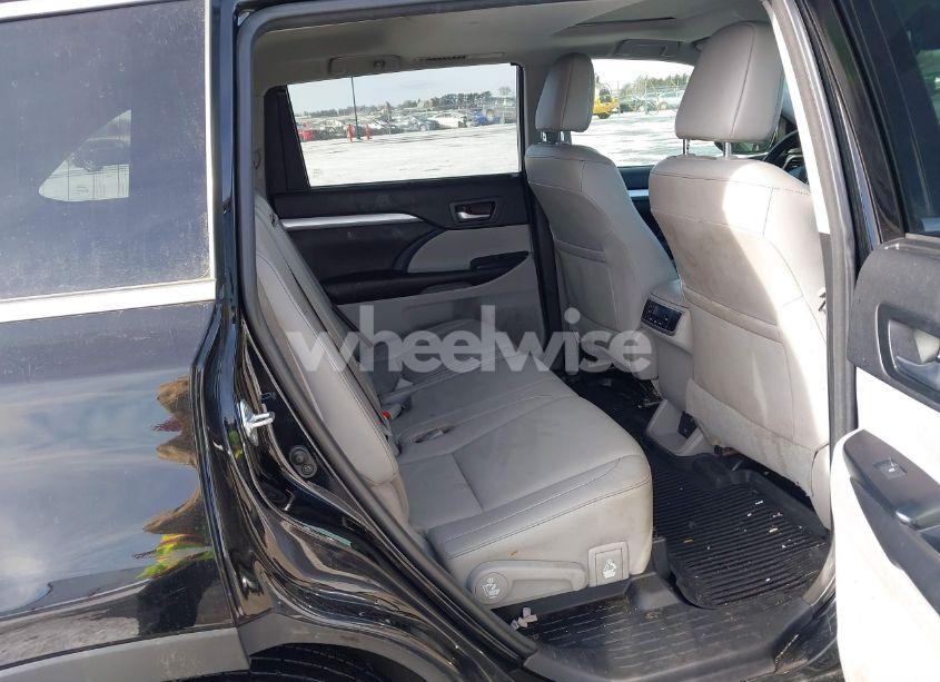 Photo 8 of 2018 Toyota Highlander XLE (VIN 5TDJZRFH0JS827314)