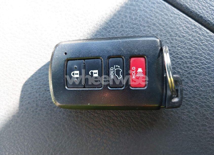 Photo 11 of 2019 Toyota Highlander XLE (VIN 5TDJZRFH0KS571466)