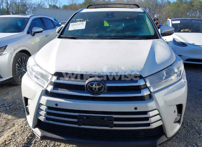 Photo 12 of 2019 Toyota Highlander XLE (VIN 5TDJZRFH0KS571466)