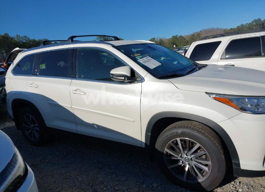 Photo 13 of 2019 Toyota Highlander XLE (VIN 5TDJZRFH0KS571466)