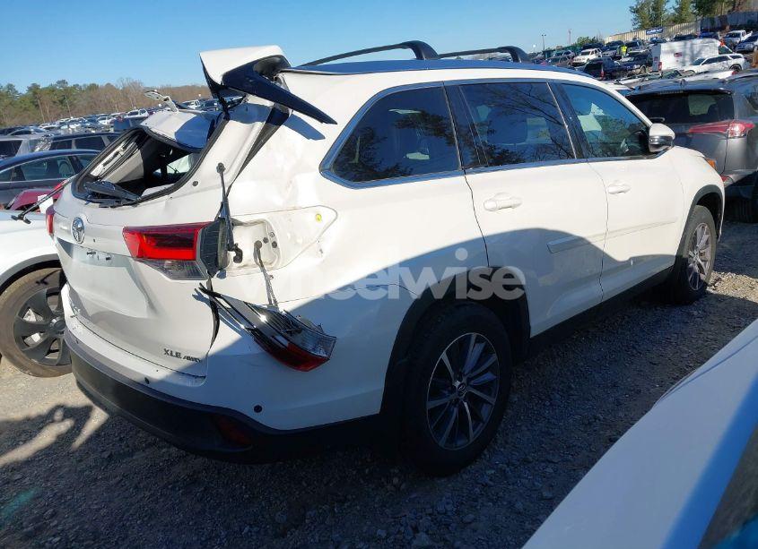 Photo 4 of 2019 Toyota Highlander XLE (VIN 5TDJZRFH0KS571466)