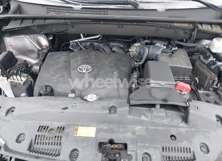 Photo 10 of 2019 Toyota Highlander XLE (VIN 5TDJZRFH0KS584881)