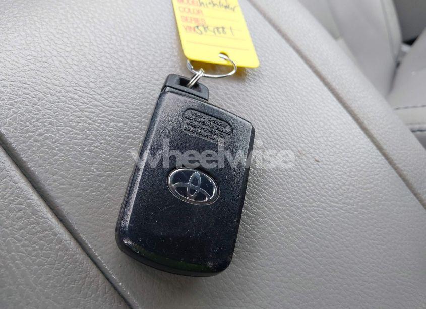 Photo 11 of 2019 Toyota Highlander XLE (VIN 5TDJZRFH0KS584881)